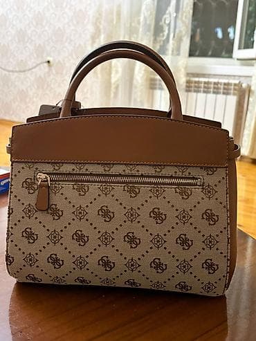 u2 pro: GUESS qadın çantası - Model: mini/orta ölçülü top-handle çanta, ön — 5