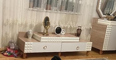 Düz TV altlığı, Polkasız, Laminat