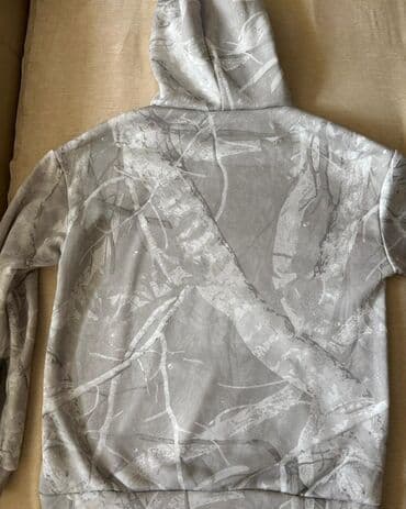 Köynəklər: Boz rəngli kapüşonlu sviter (hoodie) Tam ideal vəziyyətdədir, 1 dəfə — 2