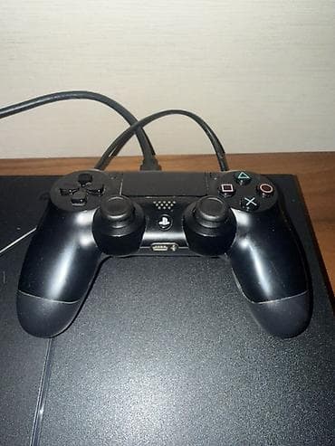 xbox one qiymeti: Sony PlayStation 4 (PS4) – 1 TB klassik model Paket: - PS4 konsolu — 3