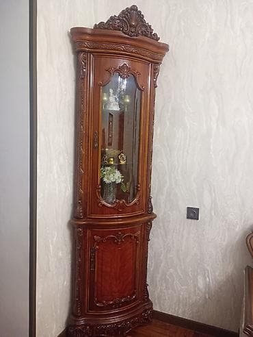 İstehsal: İtaliya 
Qonaq otağı üçün künc servant