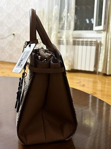 muncuqdan sumka: GUESS qadın çantası - Model: Top-handle çanta, çıxarıla bilən uzun — 2
