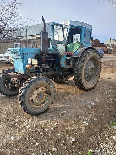 aksesuar maşın: Mavi rəngli kənd təsərrüfatı traktoru - Tam ölçülü kabinalı, ön və — 2