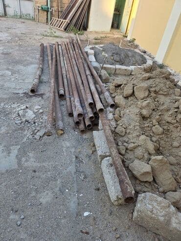 tap az demir borular: Müxtəlif diametrli və uzunluqlu metal borular. Bu borular müxtəlif — 1