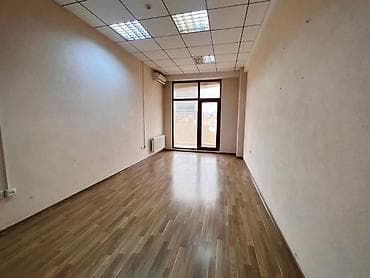 Şəhərin mərkəzində 28 May metrosuna 5 dəqiqəlik məsafədə yerləşən — 5