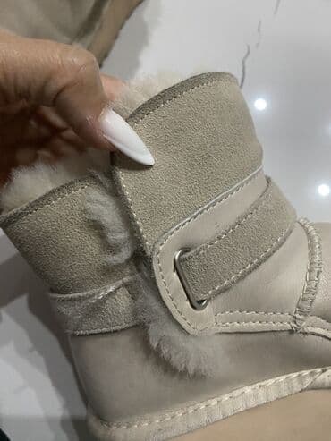 Qızlar üçün qısa qış botları Baha alınıb parça UGG-i deyil nabukla