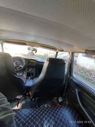 vaz 21 09: VAZ 2107, ağ rəngli sedan Texniki xüsusiyyətlər: - Ban növü: 4 qapılı — 6