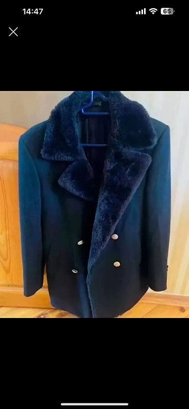 Palto kisi ucun Qara rəngdi Razmeri M Qiymeti 15 manat Az geyilib — 1