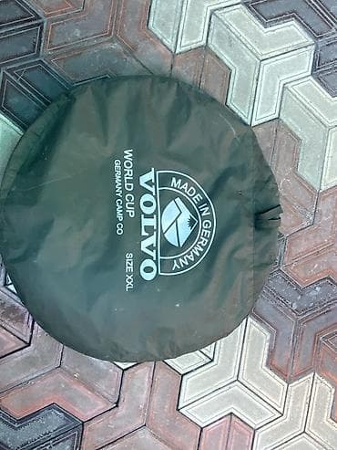 XXL ölçülü turist çadırı. Üzərində “VOLVO”, “Made in Germany”, “World — 3