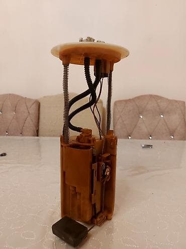 lada masin: 2.7 pradonun üstden cixma orijinal yanacaq nasosu.80 min yürüşü olan — 4