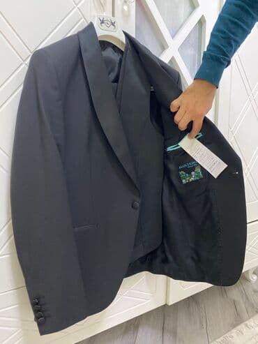 klassik geyim kişi: Smokin cəmi 1 dəfə geyinilib . 580 azn ə alınıb. Masculini brendidir — 4
