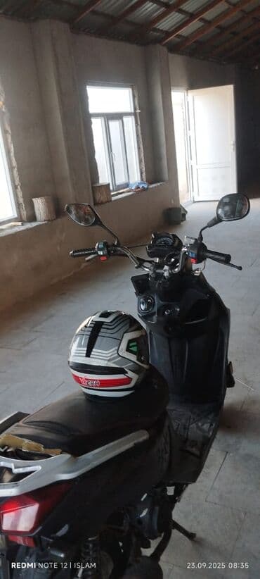 Şəhər içi sürüş üçün praktik skuter/moped.mopet150cc si matoru təzə