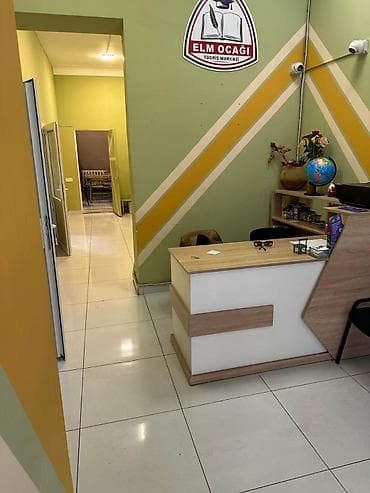 Resepsiyon stolu satılır. - Material: MDF/laminant, ağ və açıq ağac