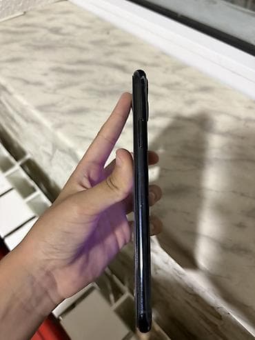 audi a 4: IPhone 11, 256 GB, Qara — 2