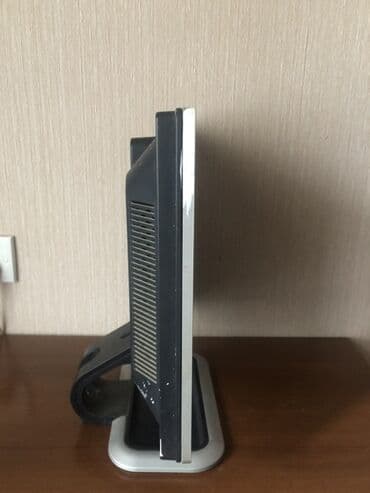 pc monitor: HP L1710 LCD monitor - Ekran: 17 düym, 5:4 nisbət, düz panel - Model — 3