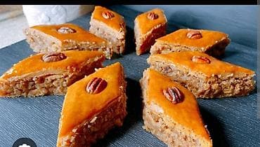 Qida məhsulları: Şirniyyat: Azərbaycan paxlavası (şərq paxlavası), qoz ləpəli Təsvir — 2