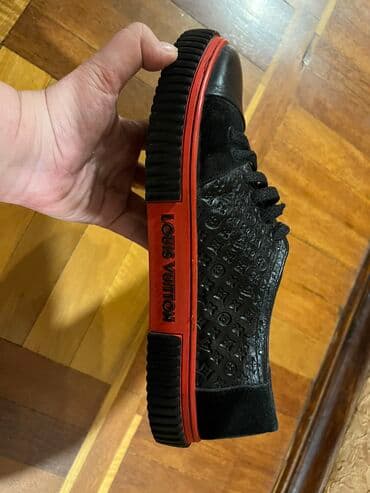 зеленые мужские спортивные костюмы: Oğlan üçün 40 razmer ayaqqabı A klass Luis Viton firmasıdır.Mağazada — 5