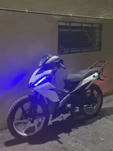 Qaşıqlar: Sport stilində şəhər motosikleti - Rəng: ağ-qara, aqressiv dizaynlı — 3