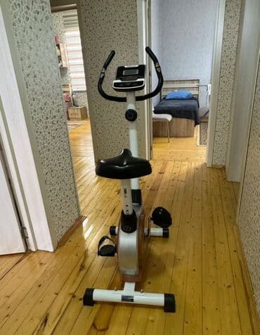 Bu velotrenajor evdə məşq etmək üçün ideal vasitədir. Oturacağının və