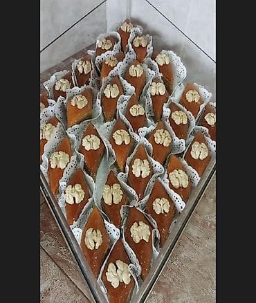 decor up qaymaq harda satilir: Şirniyyat assortimenti: - Bakı paxlavası və Türk paxlavasi: Hər dilim — 2