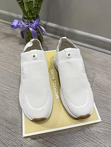 ag krasovka: Michael Kors qadın slip-on idman ayaqqabısı. Ağ rəngli, nəfəsalan tor — 1