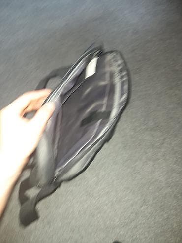 HP noutbuk çantası - Rəng: tünd boz, ön hissədə mavi aksentli fermuar