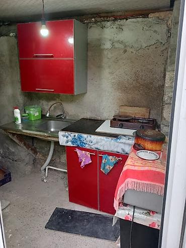 zabratda ev: 1 otaqlı həyət evi zabrat 2 kirayə verilir evin bütün əşyaları var — 2