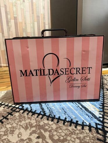 Toy paltarları və aksesuarları: Matrida secret firmasindan alınıb .KAROPKADADİ. İSTİFADƏ olunmuyub — 2