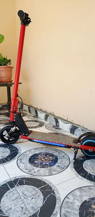 Elektrik skuter – qırmızı/alüminium gövdə, gücləndirilmiş karkas