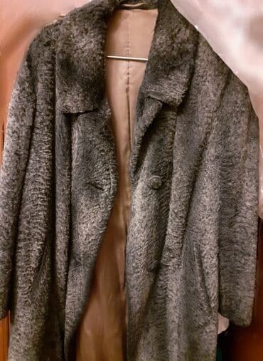 Шуба в отличном состоянии. Размер 50