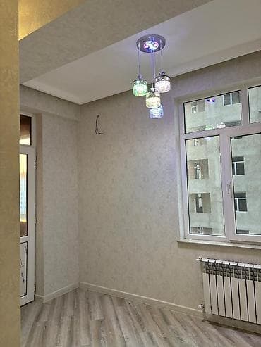 8 mikrorayon satilan evler: Yeni təmirli mənzil interyeri - Müasir dizaynlı otaqlar: açıq rəng — 2