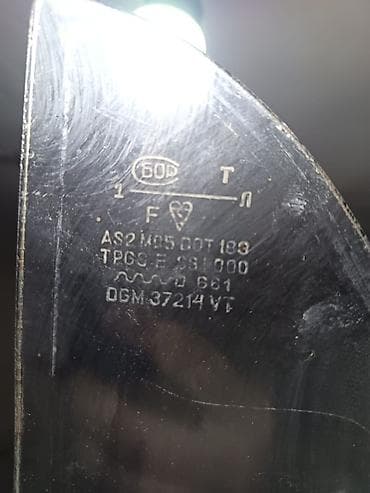 bezekli a herfi: Masa üçün tünd rəngli şüşə üstlük dəs — 5