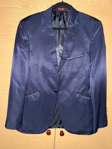 kişi ucun klassik qara kostyum: Tünd göy rəngdə, bir düyməli, şax materialdan hazırlanmış kişi — 2