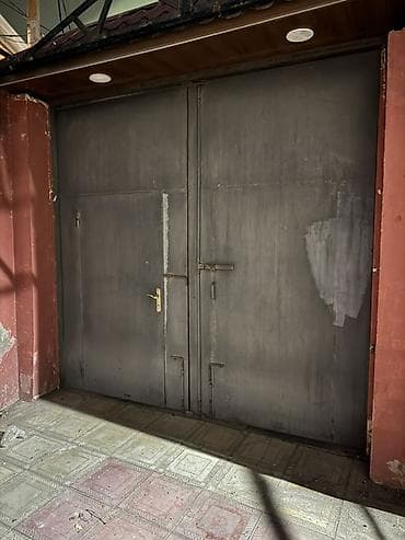 qapi taxda: Metall darvaza dəsti Salam 3.03 eni,uzunluq 3.02 kanteyneri var — 2