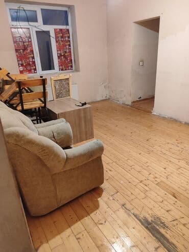 kiraye ev gəncə: Komsamol dairesinde kirayə ev. 300 AZN kombi daxil. binanın birinci — 2