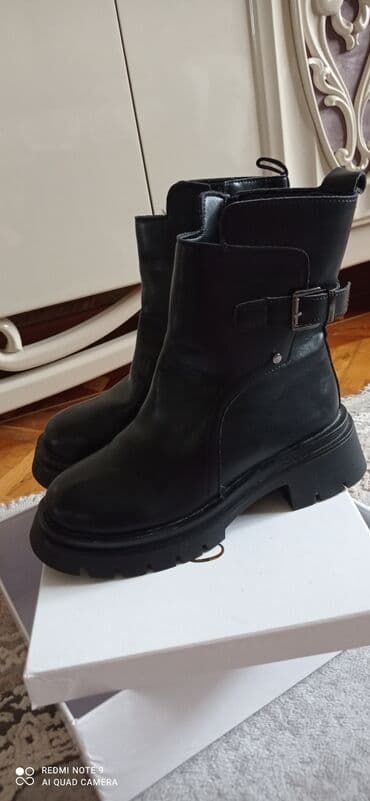 çəkməcə: 38 razmer,1 defe geyinilib,30 man satiram,baha alinib,ici istidi — 2