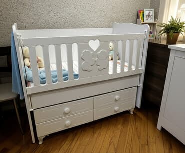 oğlanlara hədiyyə: Oğlan və qız üçün, Dördbucaq, Beşik, Matras ilə, Yellənmə mexanizmsiz — 1