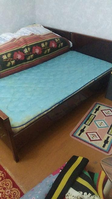 Б/у, Односпальная кровать, Без подьемного механизма, С матрасом, Без выдвижных ящиков — 1
