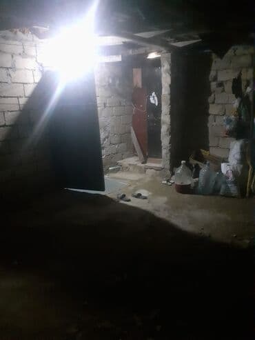 эла магазин школьной формы: Podval/zirzəmi sahəsi - Divarlar: qara daş/kərpic hörgü - Döşəmə — 1