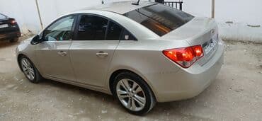 mercedesin yeni loqosu: Chevrolet Cruze sedan Xüsusiyyətlər: - Korpus: 4 qapılı sedan, açıq — 5
