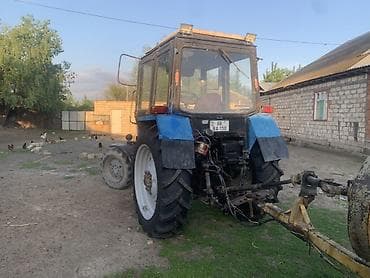 retro avtomobil: Belarus MTZ traktoru tekerleri teze matoru teze yiglib akmiyatoru — 2