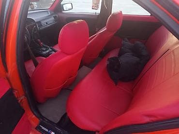 1993 bmw 318i: BMW 3 Seriyası E36 325 (sedan) - Rəng: parlaq qırmızı, kapot üzərində — 5