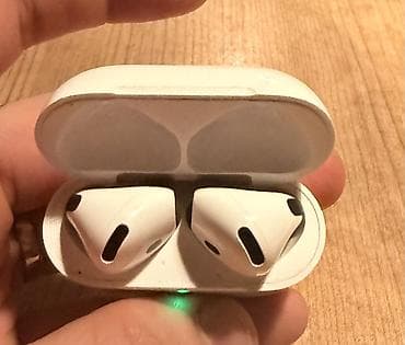 Simsiz qulaqcıq dəsti – ağ rəngdə, maqnitli şarj qutusu ilə