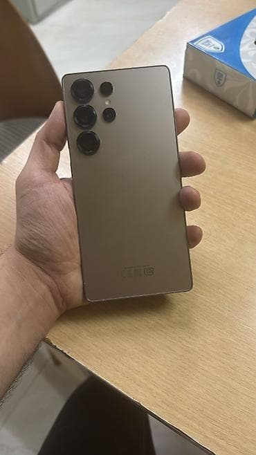 iphone 15 sade: Samsung Galaxy S25 Ultra — 1