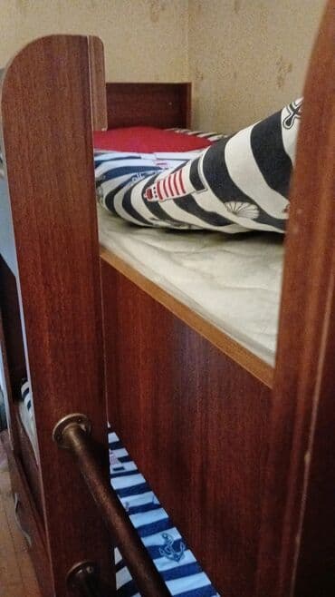 Uşaq yatağı 2 mərtəbəli. Yeni matrasla, üzərində əlavə yun döşəklə