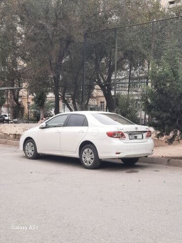 variator sürətlər qutusu: Toyota Corolla: 1.6 l | 2013 il Sedan — 4