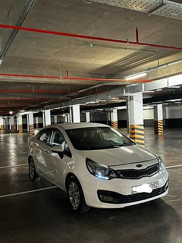 Kia Rio: 1.4 l | 2013 il Sedan