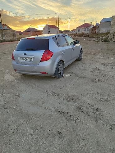 Kia Ceed: 1.4 l | 2009 il