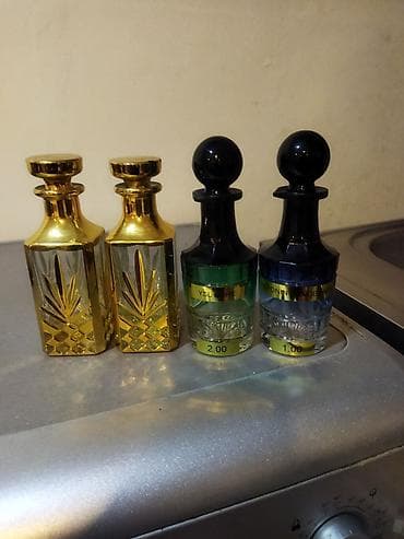 Zərif şüşə qablaşdırmada ətirlər dəsti - Dörd ədəd şüşə flakon: iki