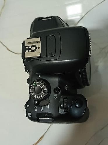 Canon EOS 700D DSLR fotoaparat + Canon EF-S 18-55mm IS II obyektiv — 6